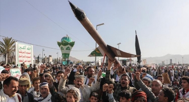 New York Times gazetesi, İsrail'in yıllardır göz ardı ettiği Husi tehdidine karşı bir arada kaldığını belirtti