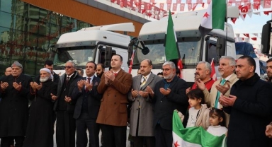 Şanlıurfa'dan Suriye'ye 5 tır insani yardım malzemesi gönderildi