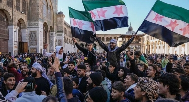 Suriye'de Esad sadıklarının peşine düşüldü: 300 rejim yanlısı tutuklandı...