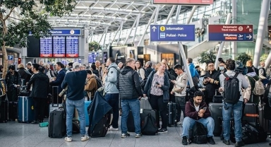 Almanya'da kar yağışı ve dondurucu soğuklar: Frankfurt Havalimanı'nda 120 uçuş iptal edildi