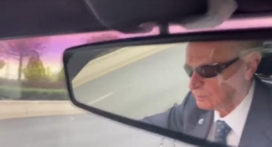  Devlet Bahçeli, Ferdi Tayfur'un 'Bu Bana Yeter' şarkısını dinleyip Ankara sokaklarını gezdi