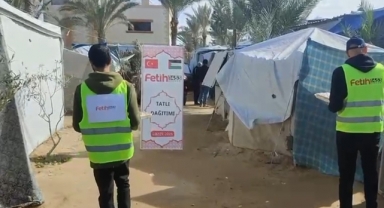 Fetih 1453 Derneği Gazze’de Yardım ve Tatlı Dağıttı