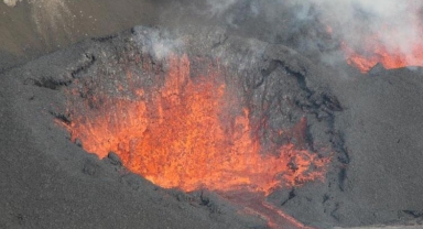 Hawaii'deki Kilauea Yanardağı lav püskürttü