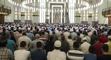İstanbul Valiliği'nden kamu kurumlarına cuma namazı genelgesi