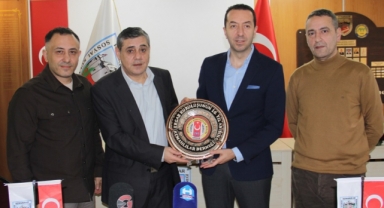 Çalışan Gazeteciler Gününde Kemahlılar Derneği'nden Anlamlı Etkinlik