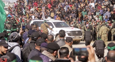 Rehine takasında ikinci perde! Hamas teslimi şova dönüştürdü