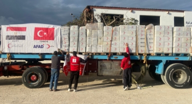 TÜRK KIZILAY YARDIMLARININ REFAH SINIR KAPISINDAN GEÇİŞİ BAŞLADI