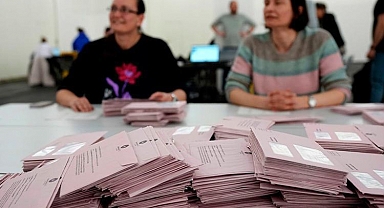 Almanya'da 19 Türk asıllı aday meclise girdi