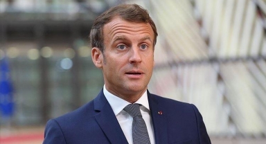 Macron'u hiç böyle görmediniz... Sosyal medyada gündem oldu
