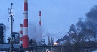 Rusya'da korkutan yangın! Ukrayna petrol rafinerisini vurdu