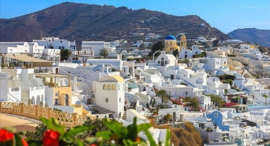 Sismik hareketlilik sürüyor: Santorini Adası'nda eğitime ara verildi