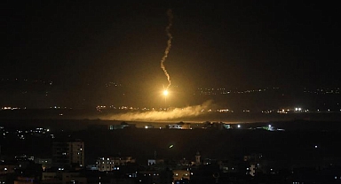İsrail uçakları, Suriye'de 17 hava saldırısı düzenledi