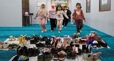 Kızılay Gönüllülerinin Ayakkabılara Bıraktığı Hediyeler Çocukların Yüzünü Güldürdü