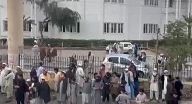Pakistan'da camide patlama: Cuma namazı sırasında yaşandı