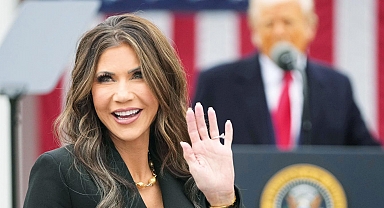 Kristi Noem operasyonları gölgede bıraktı... ‘Bakan mı fenomen mi’