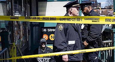 New York'ta dehşet dolu anlar: Çocuklara bıçakla saldıran şahsı polis durdurdu