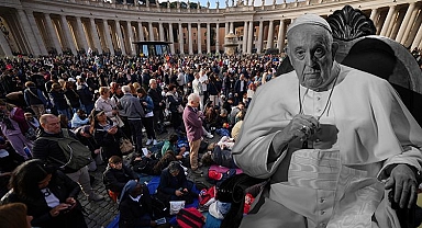 Papa Francis'in cenazesinde tarihi an! Zelenski ve Trump tören öncesi görüştü