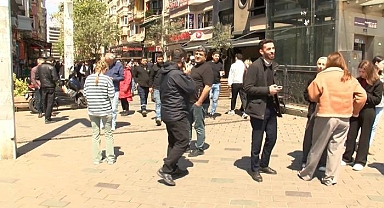 Taksim’de depremi hissedenler Gezi Parkı’na akın etti