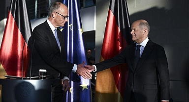 Almanya'da bir dönem sona erdi... Scholz görevini Merz'e devretti