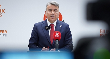 Azmi Karamahmutoğlu, Türkiye gündemini değerlendirdiği basın toplantısı düzenledi.