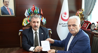 BBP Genel Başkanı Mustafa Destici kurban vekaletini Türk Kızılay’a verdi