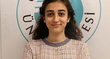 Her 30 dakikada bir yudum suyla ses tellerinizi koruyun!