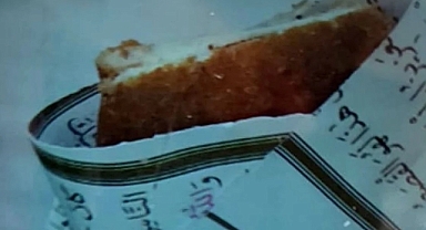 Kantinci, Kur'an-ı Kerim Sayfalarını Tost Kağıdı Yaptı!