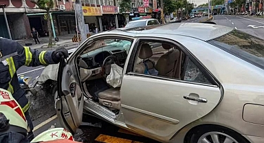 Kavşaktaki can pazarı kamerada! Saniyeler içinde felaket yaşandı