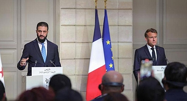 Macron: AB, Suriye'ye yönelik ‘yaptırımları kademeli olarak kaldırmaya’ devam edecek