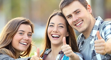 TÜİK Verilerine Göre Gençlerin Yüzde 51,8’i Mutlu: Umutlu Bir Gelecek Mi, Sessiz Bir Memnuniyet Mi?