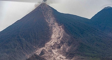 Fuego Yanardağı patladı! Halk tahliye edildi, eğitime ara verildi