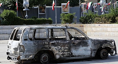 İsrail’in Hedef Aldığı Ambulans Tahran’da Sergileniyor: “Saldırının Sessiz Tanığı”