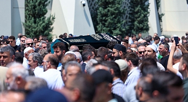 Marmara İlahiyat Camii'nde Duygusal Veda: Hüseyin Goncagül'e Binlerce Kişi Son Görevini Yaptı