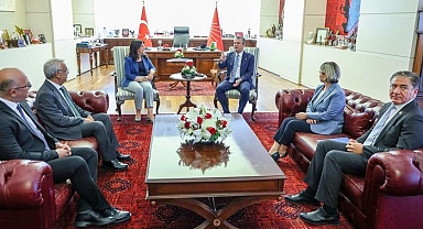 DEM Parti Heyeti CHP Lideri Özgür Özel’i Ziyaret Etti: “Her Partinin Farklı Beklentileri Var”