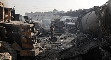 Gazze'de Yıkım Endüstriye Dönüştü: İsrail, Buldozer Operatörlerine Para Yağdırıyor, Gazzeliler Enkaz Altında Kalmaya Devam Ediyor 