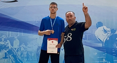 Kick Boks'ta Büyük Başarı: Emre Soydan Türkiye Şampiyonu, Yunus Emre Kapucu Üçüncü