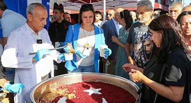 Küçükçekmece Belediyesi'nden Aşura İkramı