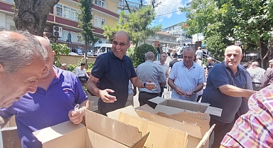 Küçükçekmece'de Esnaftan 1000 Kişilik Aşure İkramı: Dayanışmanın ve Yasın Buluştuğu An