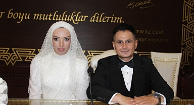 Küçükçekmece Nikah Sarayı'nda Görkemli Tören: Mehmet Özdek'in Oğlu Bedirhan Özdek Dünya evine Girdi