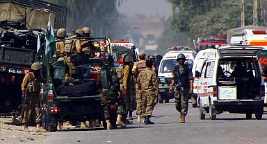 Pakistan’da Hükümet Yetkilisini Hedef Alan Bombalı Saldırı: 5 Ölü, 11 Yaralı