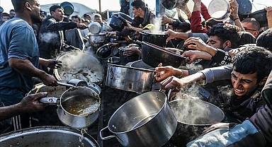 UNRWA: Gazze'de Açlık Krizi Derinleşiyor, Binlerce Yardım Tırı İsrail'in Engeline Takıldı