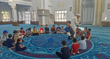 Yaz Kur’an Kursuna Büyük İlgi: Ekrem Özen Camii’nde Eğitim ve Sevgi Bir Arada