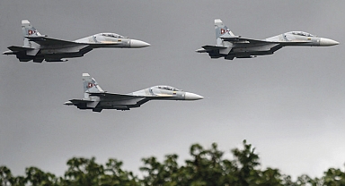 Venezuela’da Savaş Alarmı: ABD Filosu Karşısında Rus Uçakları ve S-300’ler Hazır