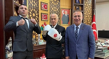 Boks ve Siyaset Bir Arada: Bahçeli’nin Fotoğrafı Beğeni Rekoru Kırdı