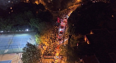 Yüzlerce Vatandaş Bayraklarla Cumhuriyet İçin Yürüdü