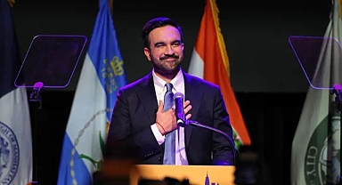 34 Yaşındaki Zohran Mamdani, New York’un İlk Müslüman Belediye Başkanı Seçildi 