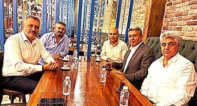 AK Parti Küçükçekmece'de Sürpriz Buluşma: Eski Başkanlar Aynı Karede