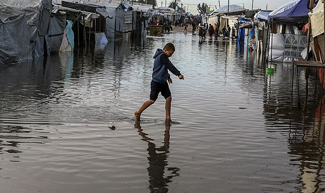 Çocuklar Su İçinde, Aileler Umut Peşinde: Gazze’de Kışın Acı Yüzü