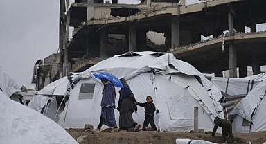 Gazze’de Çadır Kentleri Sel Vurdu: 288 Bin Aile Felaketle Boğuşuyor