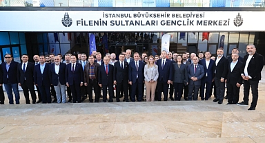 İBB’nin “Filenin Sultanları” Markası Büyüyor: Gençlik Merkezi Hizmete Açıldı 